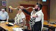 Rabbi Glasman blows shofar during Elul - Video Gallery